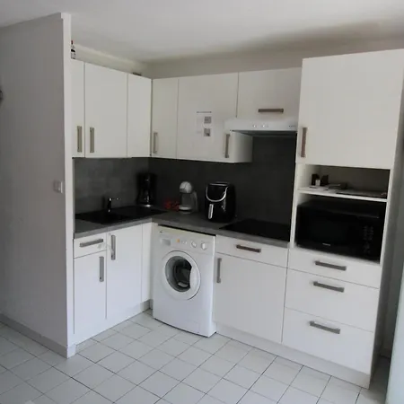 Apartment Proche De La Avec Piscine